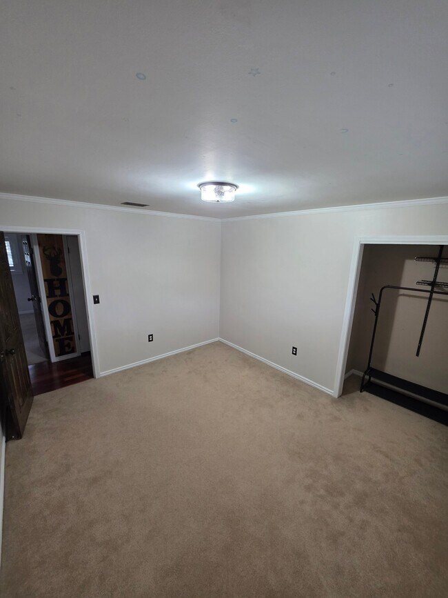 Foto del edificio - 318 Powell Dr