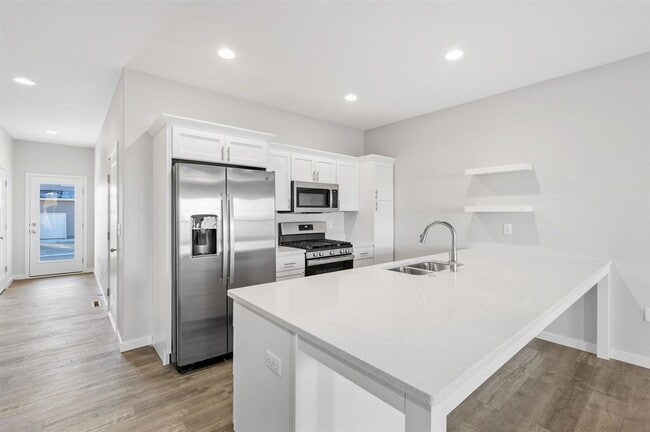 Building Photo - 624 Catherine Dr