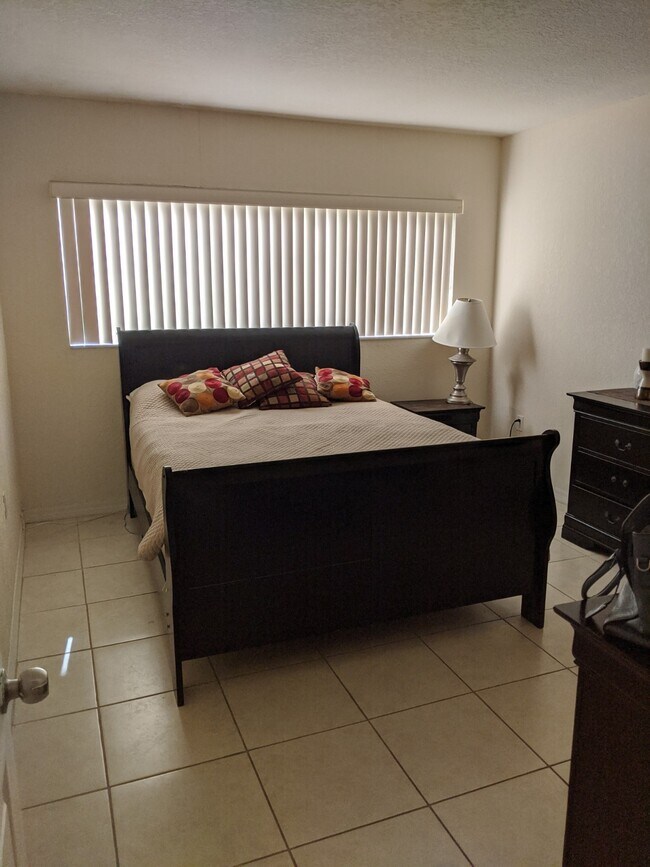 Foto del edificio - 7713 N Kendall Dr