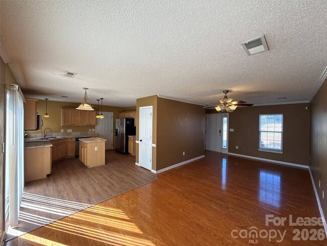 Building Photo - 7304 Ravanna Dr