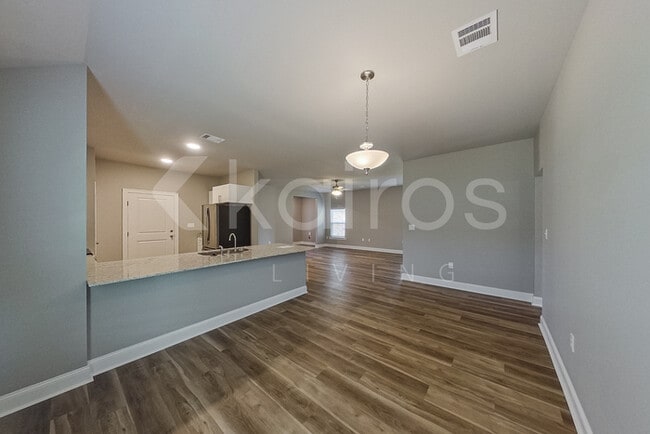 Building Photo - 1534 Cannes Ave