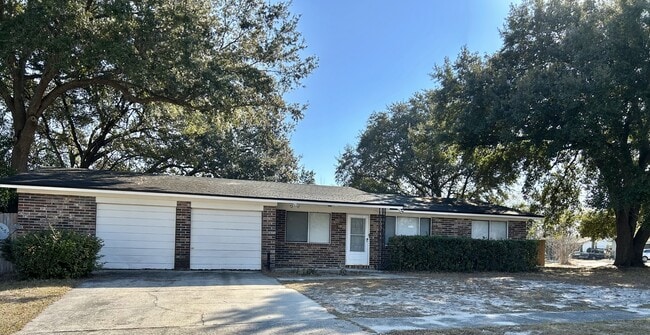 Building Photo - 8798 Pinon Dr