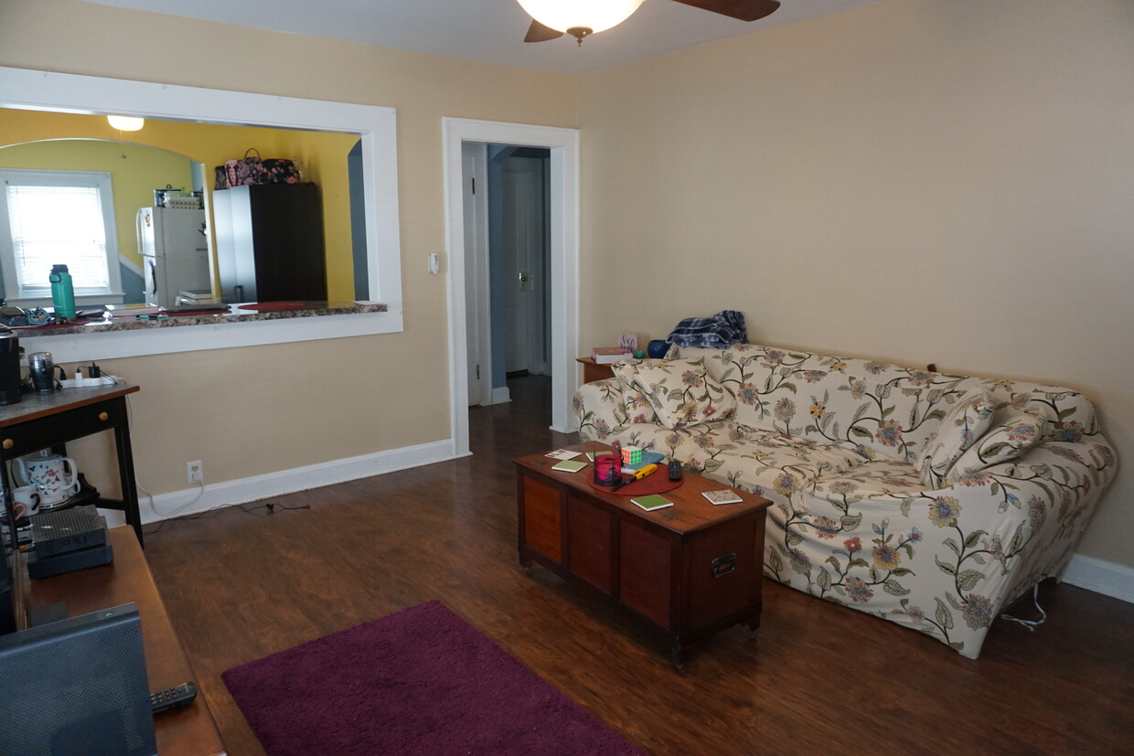 Primary Photo - 619 S Rotherwood Ave
