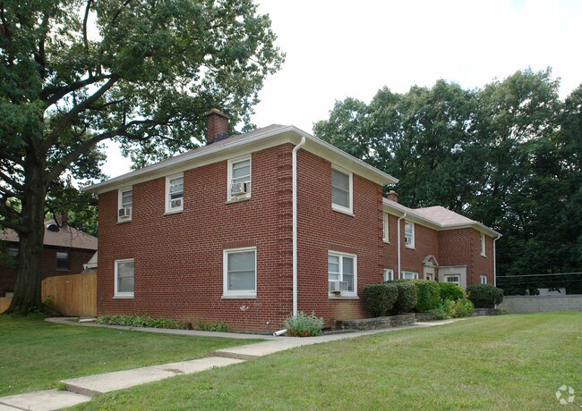 Building Photo - 4095-4101 Indianola Ave