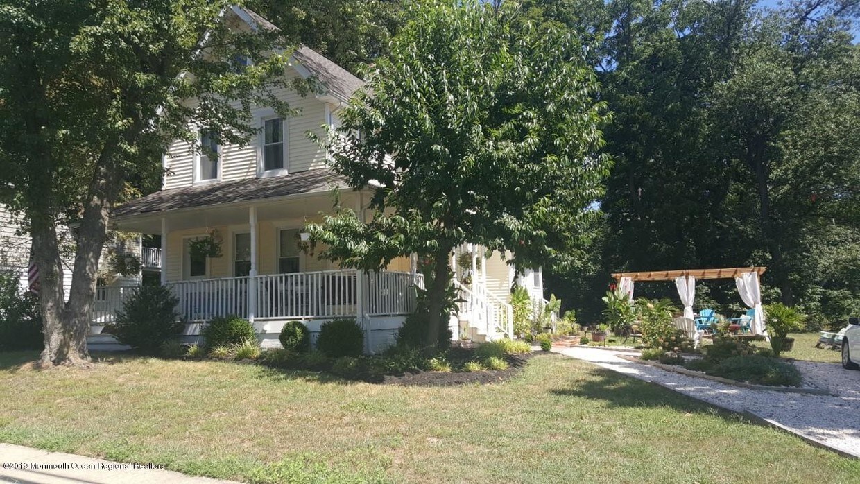 Primary Photo - 526 Wayside Rd