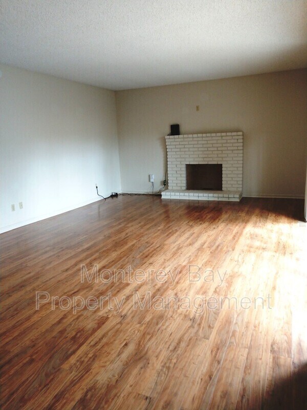 Building Photo - 1052 Sawmill Gulch Rd