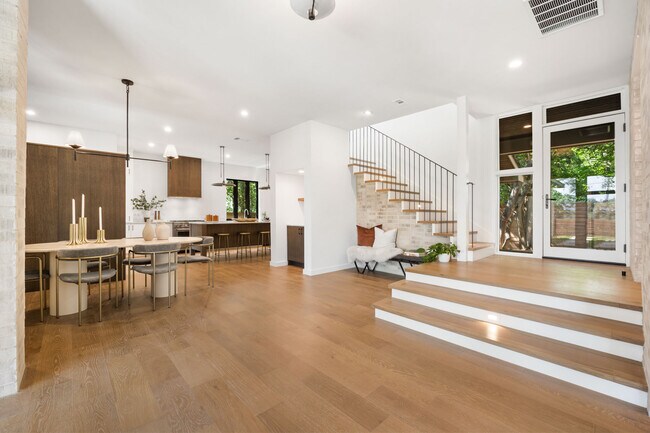 Foto del edificio - 803 Herndon Ln