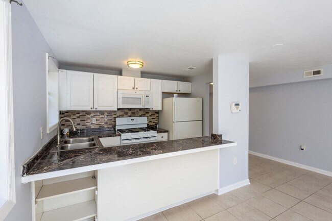 Building Photo - Charming 2 BR/1 BA Apartment in Washington Highlands!