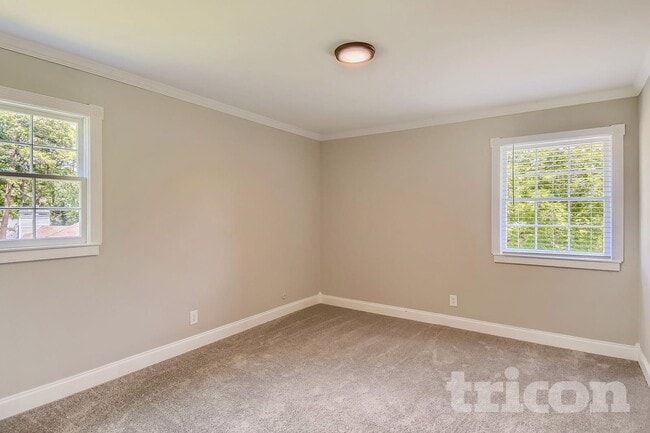 Building Photo - 535 Circle Dr