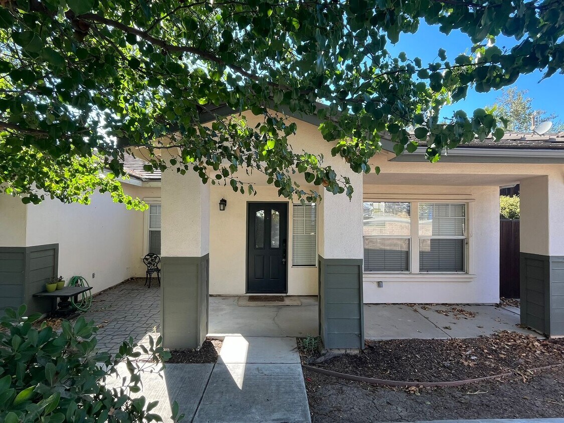 Primary Photo - 1217 Echo Ct