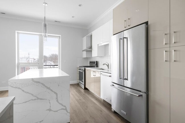 Foto del edificio - 6555 W North Ave