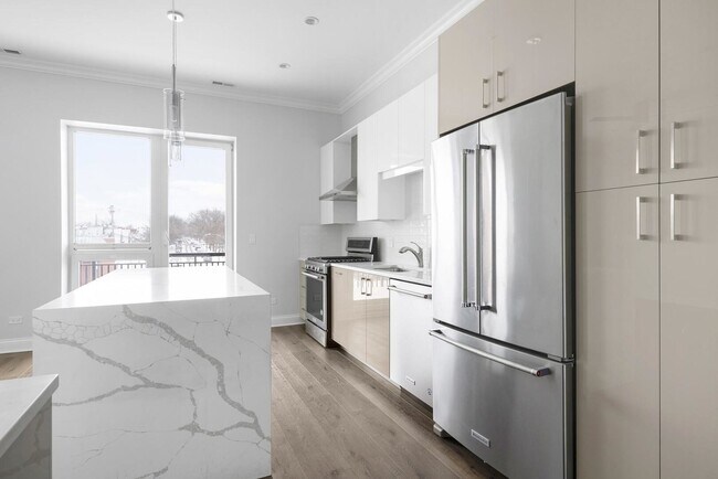Foto del edificio - 6555 W North Ave