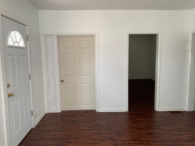 Living Room - 185 Seymour St