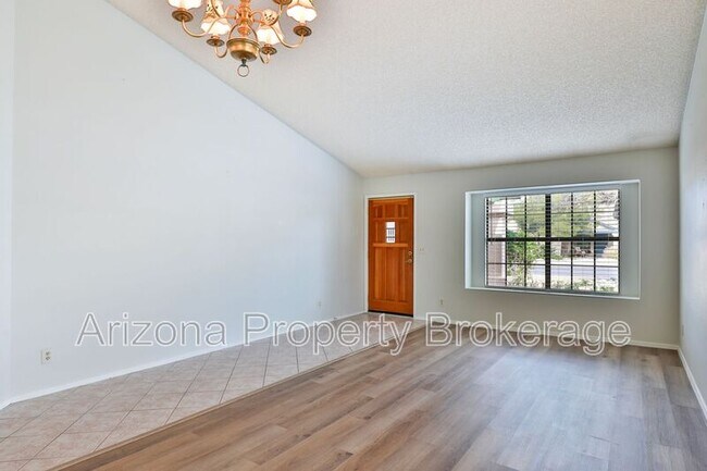 Foto del edificio - 3007 E Leland St