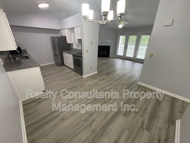 Building Photo - 7117 W Friendly Ave