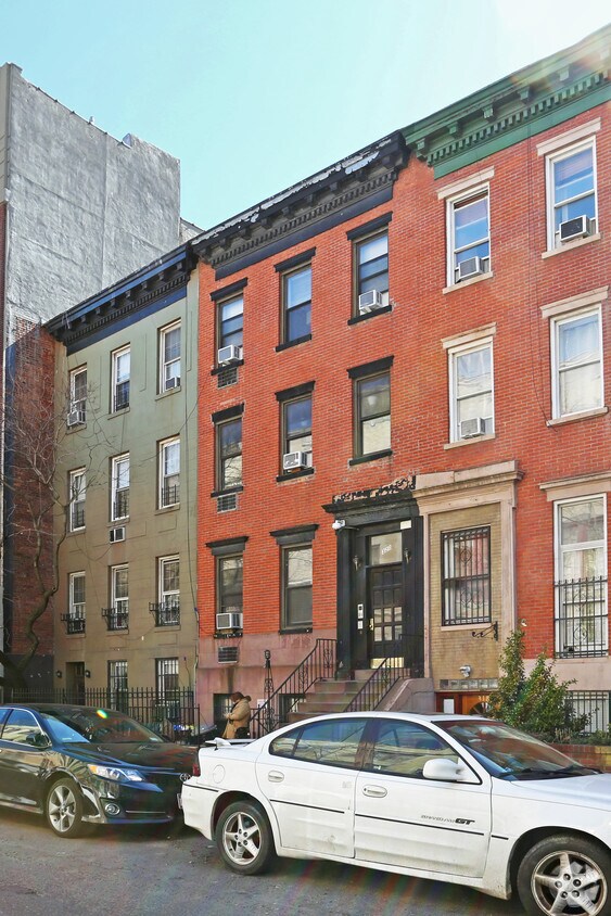 Building Photo - 320 E 19th St