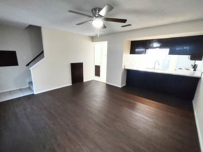 Foto del edificio - 2 Bedroom 2.5 bath apartment in residential south Denton area. Ecellent location.