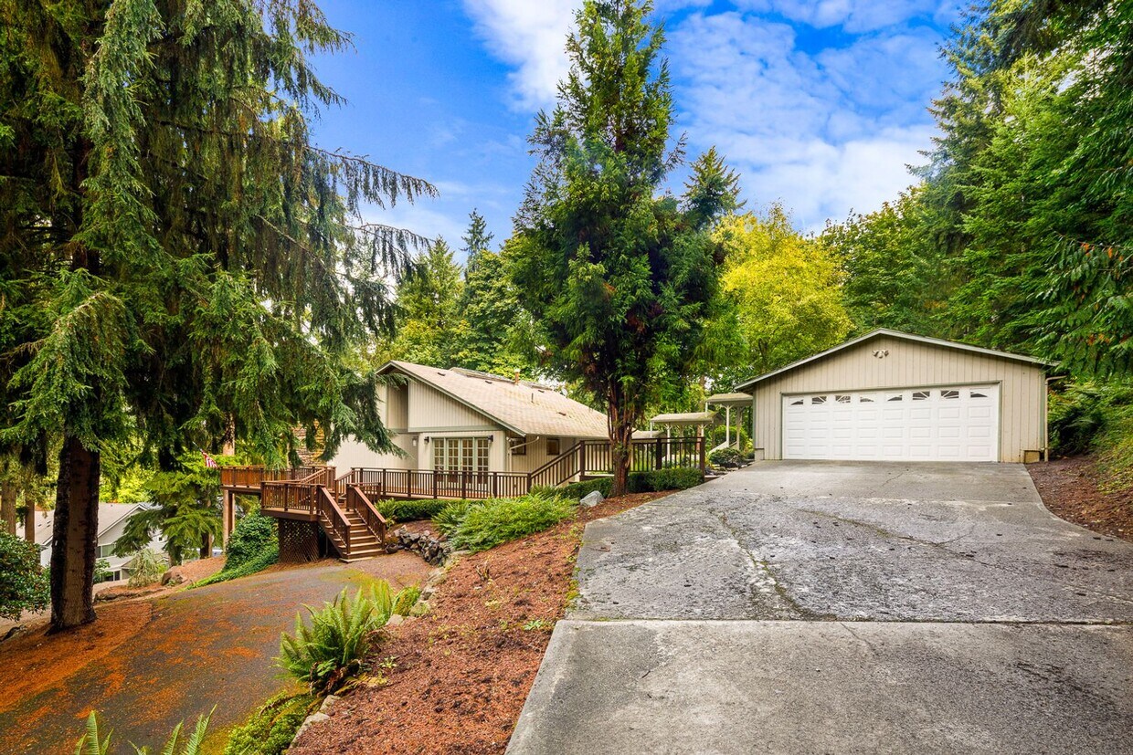 Custom Builders Home in North Redmond on 2... House Rental in Redmond