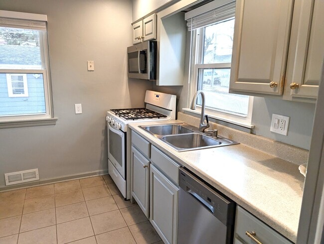 Building Photo - 1106 N Main St