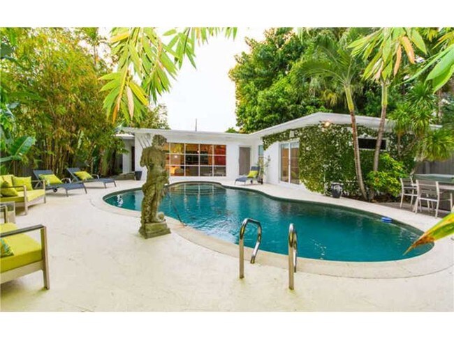 Building Photo - 5811 Lagorce Dr