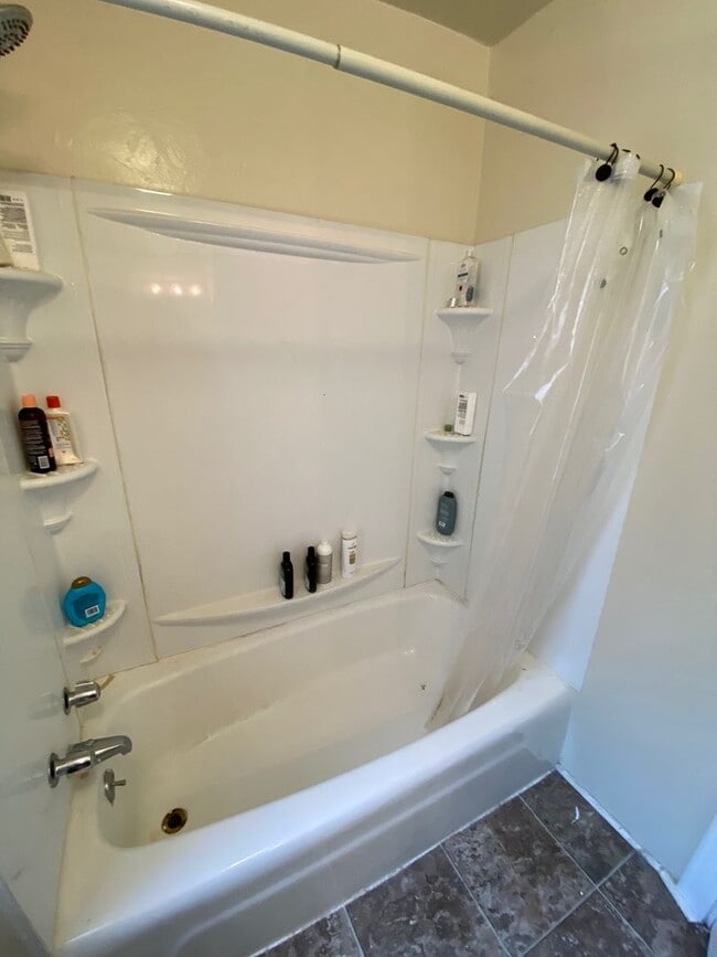 Building Photo - 654.5 Columbia Ave