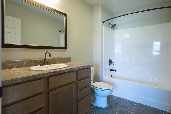 Building Photo - 639 Oakmont