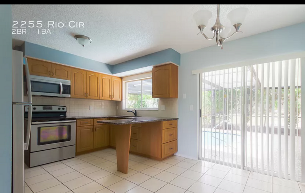 Primary Photo - Adorable 3 bed 2 bath Pool House - price r...