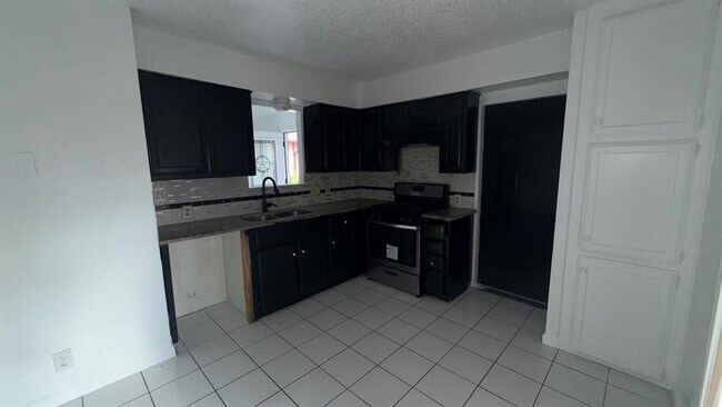 Foto del edificio - 1303 Bonnie Brae St