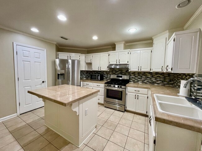 Gas Stove - 115 Lakeside Dr