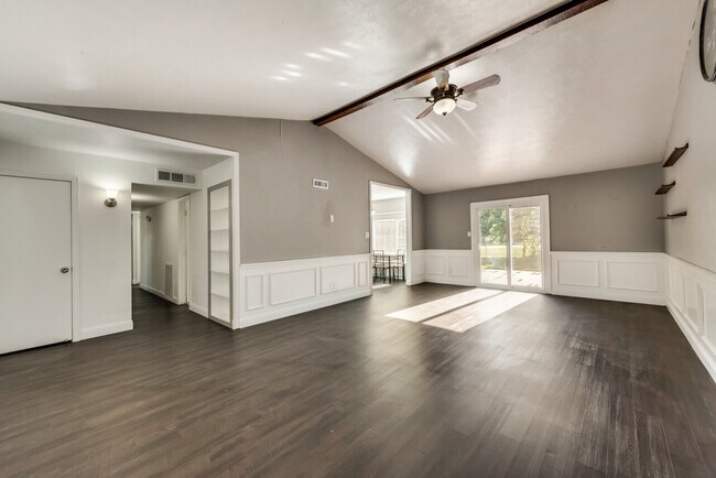 Building Photo - 4825 Trailwood Dr