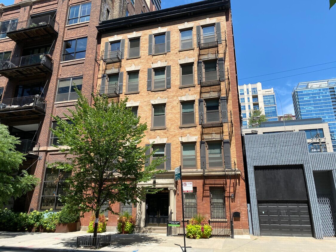 Building - 150 W Huron St