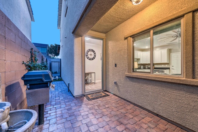 Building Photo - 993 River Garden Ct