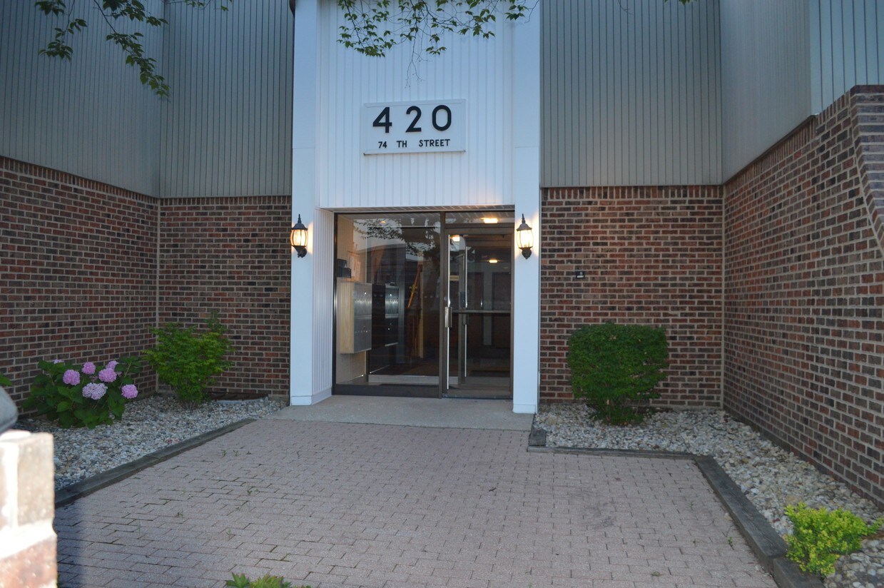 420 74th St, Downers Grove, IL 60516 Condo for Rent in Downers Grove