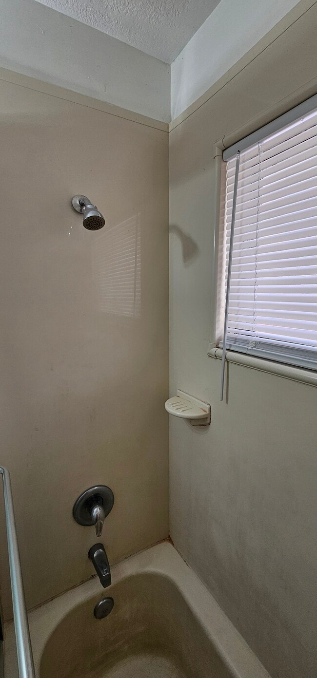 Foto del edificio - 7504 E 112th St