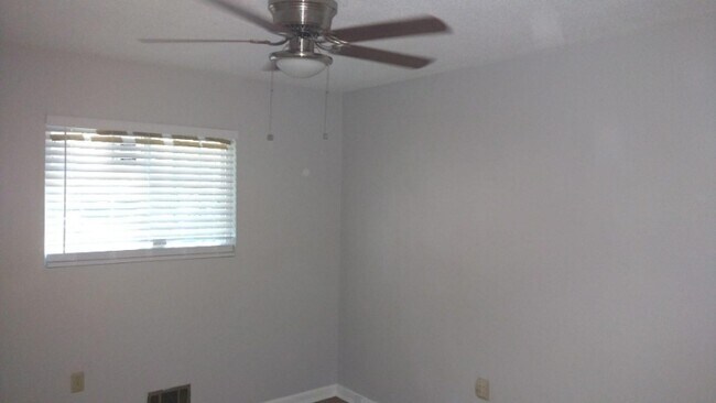 Building Photo - 2887 Darrah Dr SW