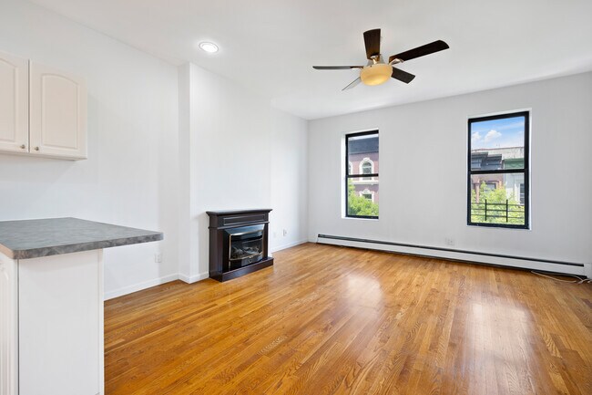 Foto del edificio - 118 W 136TH St