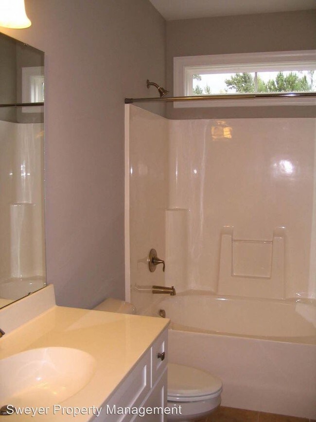 Building Photo - 112 Blossom Circle