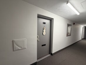 Building Photo - 20 Bradmon Dr