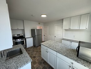 Building Photo - 1826 Pierce St NE