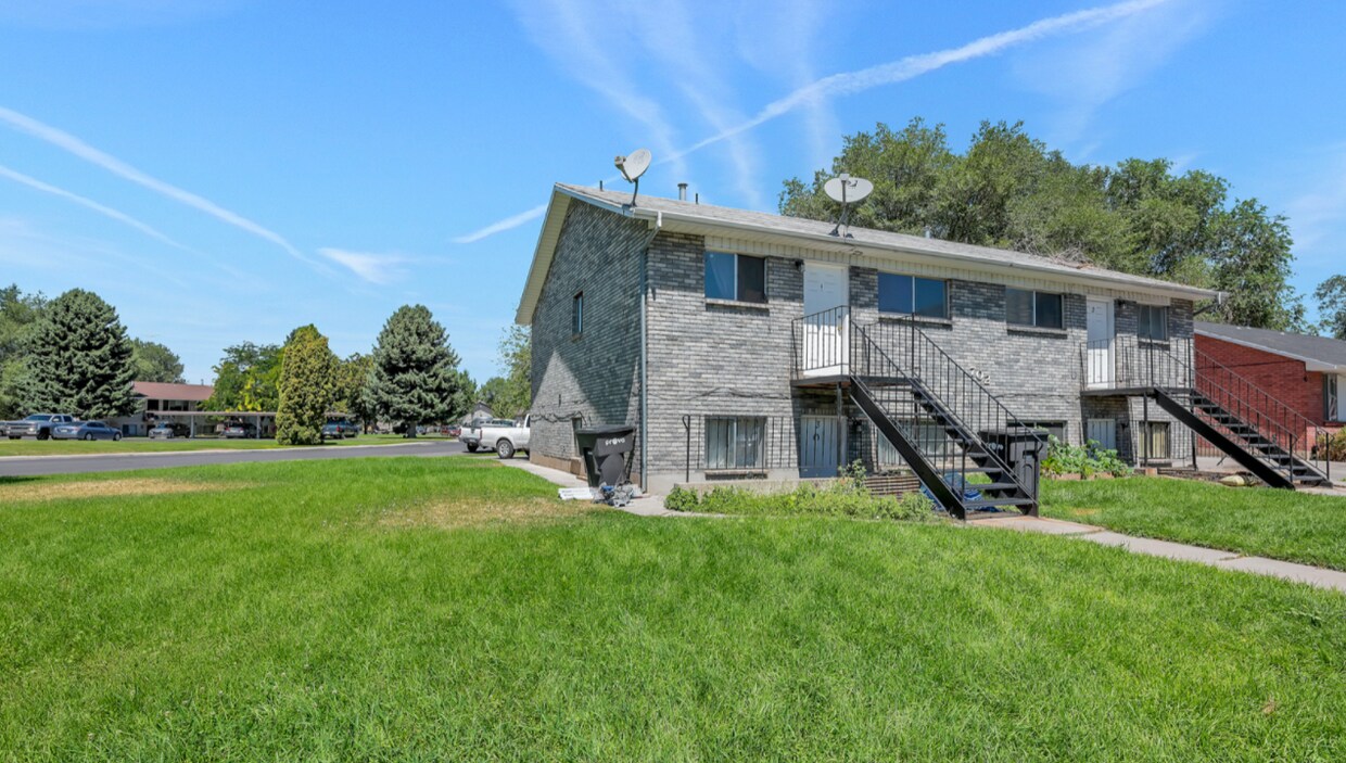 Primary Photo - 702 W Le Bon Cir
