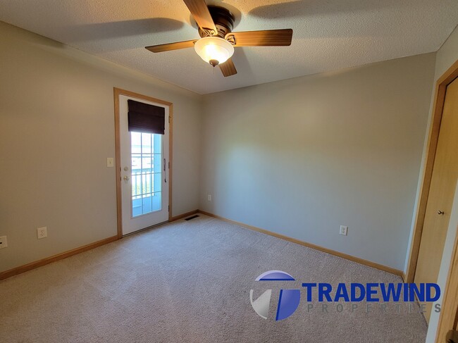 Building Photo - 9486 Talon Ct