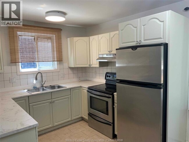 Building Photo - 1340 Cottage Pl