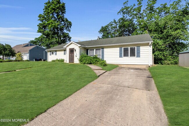 Building Photo - 989 Elizabeth Terrace