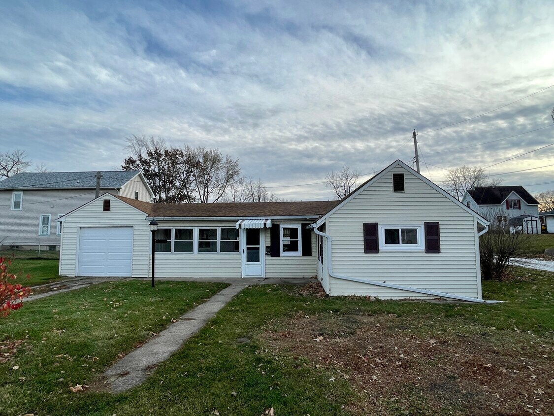 210 W Warren St, Princeton, IL 61356 House Rental in Princeton, IL