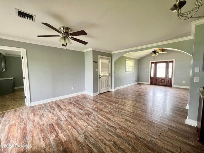 Building Photo - 1069 Carmel Dr