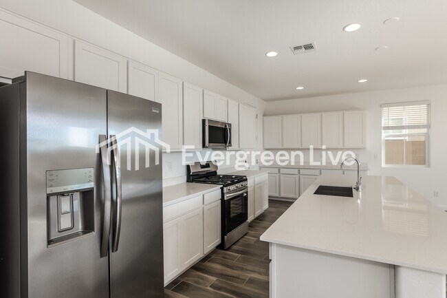 Building Photo - 10115 E Ulysses Ave