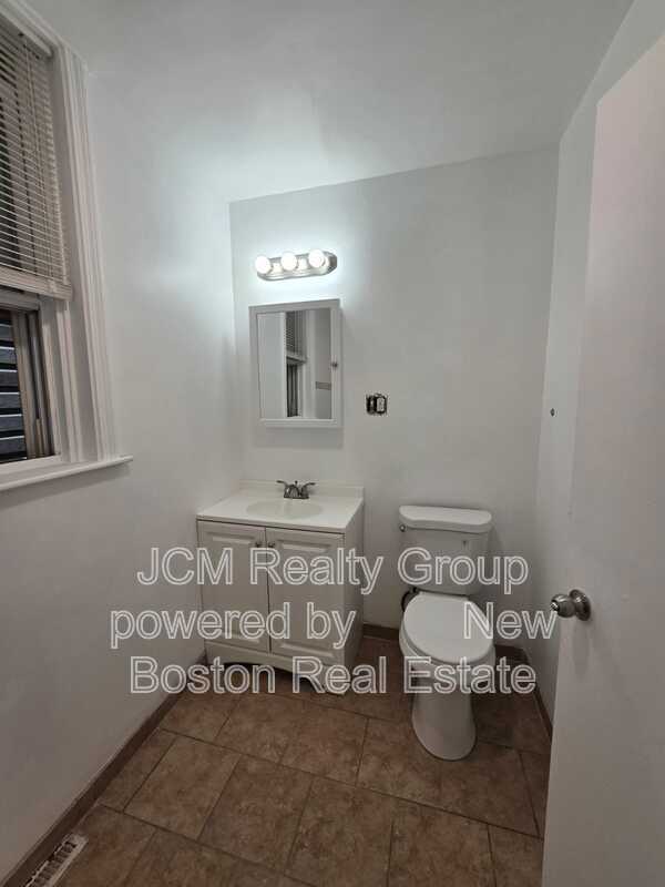Building Photo - 128 Shawmut St