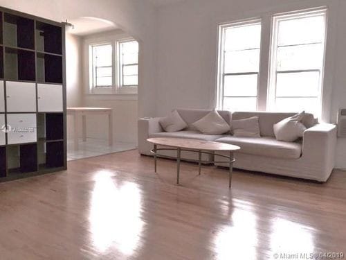 Primary Photo - 1319 Meridian Ave