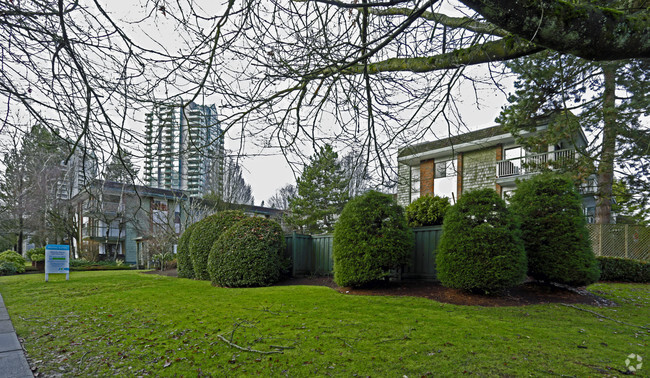 Building Photo - Michelle Manor