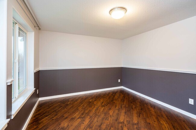 Foto del edificio - 3 Bedroom 2 Bath Single Level with Large F...